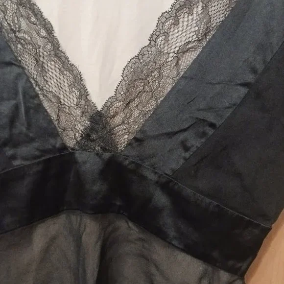 Diane von Furstenberg Black Silk V-neck sheer lace embellished blouse Sz 10 used - Picture 4 of 8